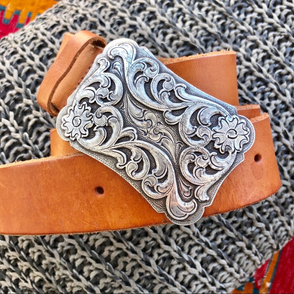 Sundance Leather Belt with Western Buckle SZ: M